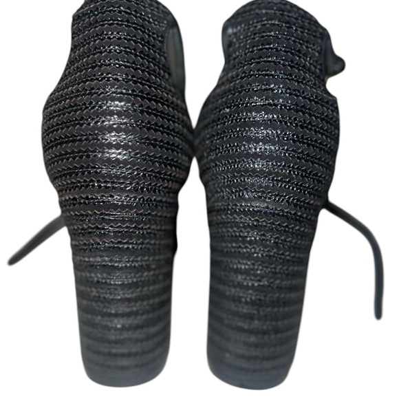 Salvatore Ferragamo T-Strap suede shoes - Picture 4 of 7